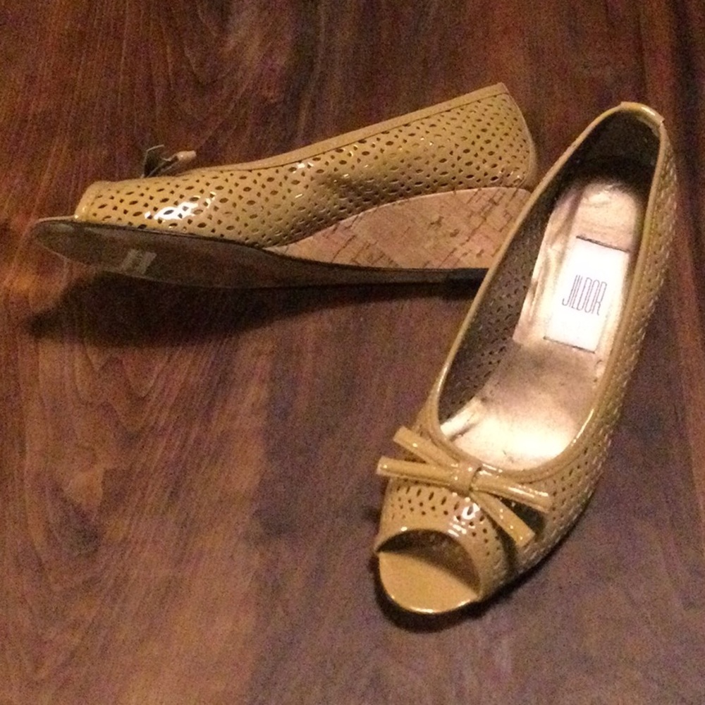 EUC Jildor Patent Leather Open Toe Wedges